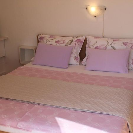 Holiday Home With Sea View Vrbnik Luaran gambar