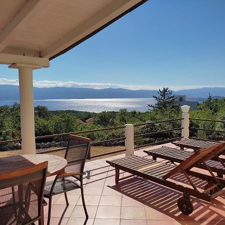 Holiday Home With Sea View Vrbnik Luaran gambar