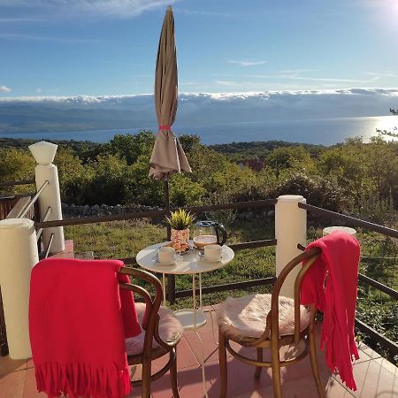 Holiday Home With Sea View Vrbnik Luaran gambar