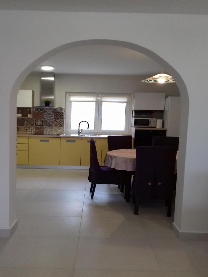 Holiday Home With Sea View Vrbnik Luaran gambar