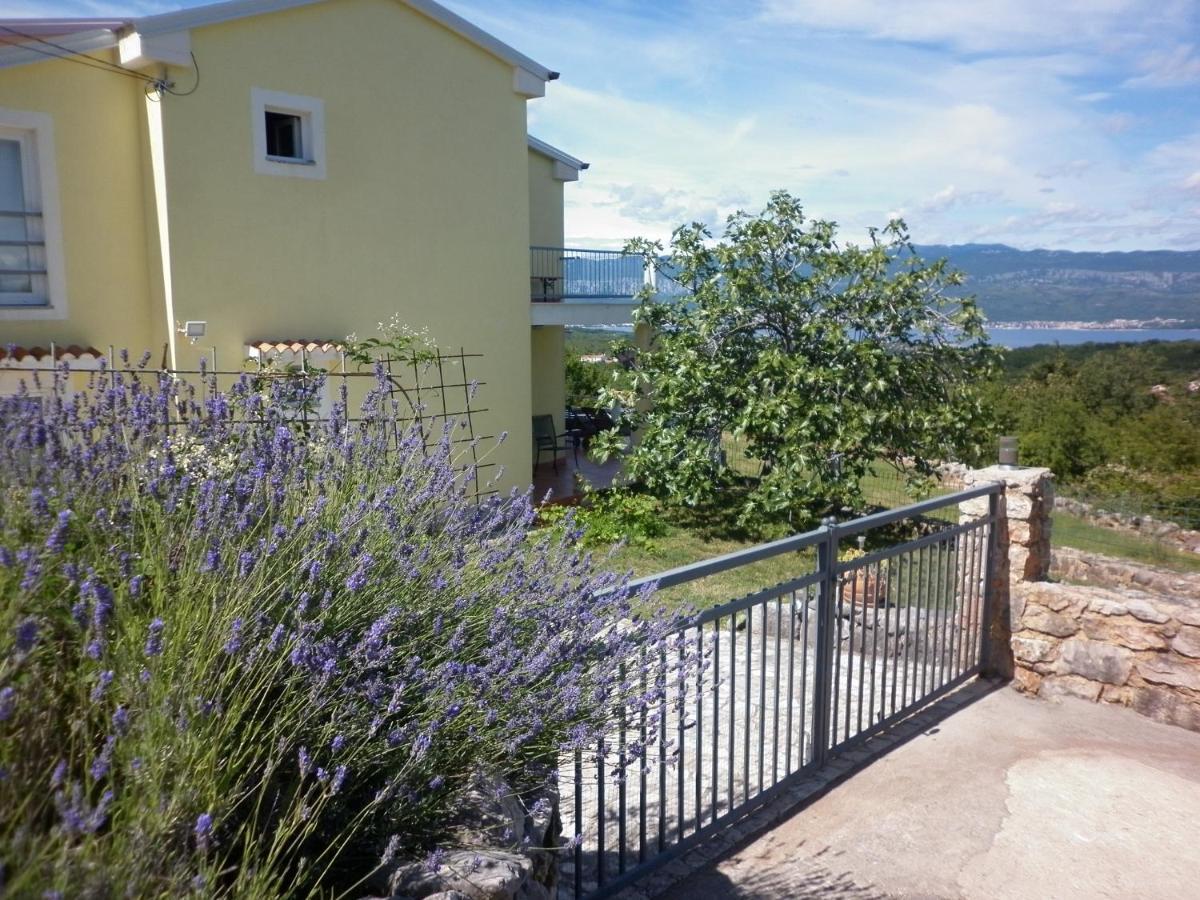 Holiday Home With Sea View Vrbnik Luaran gambar