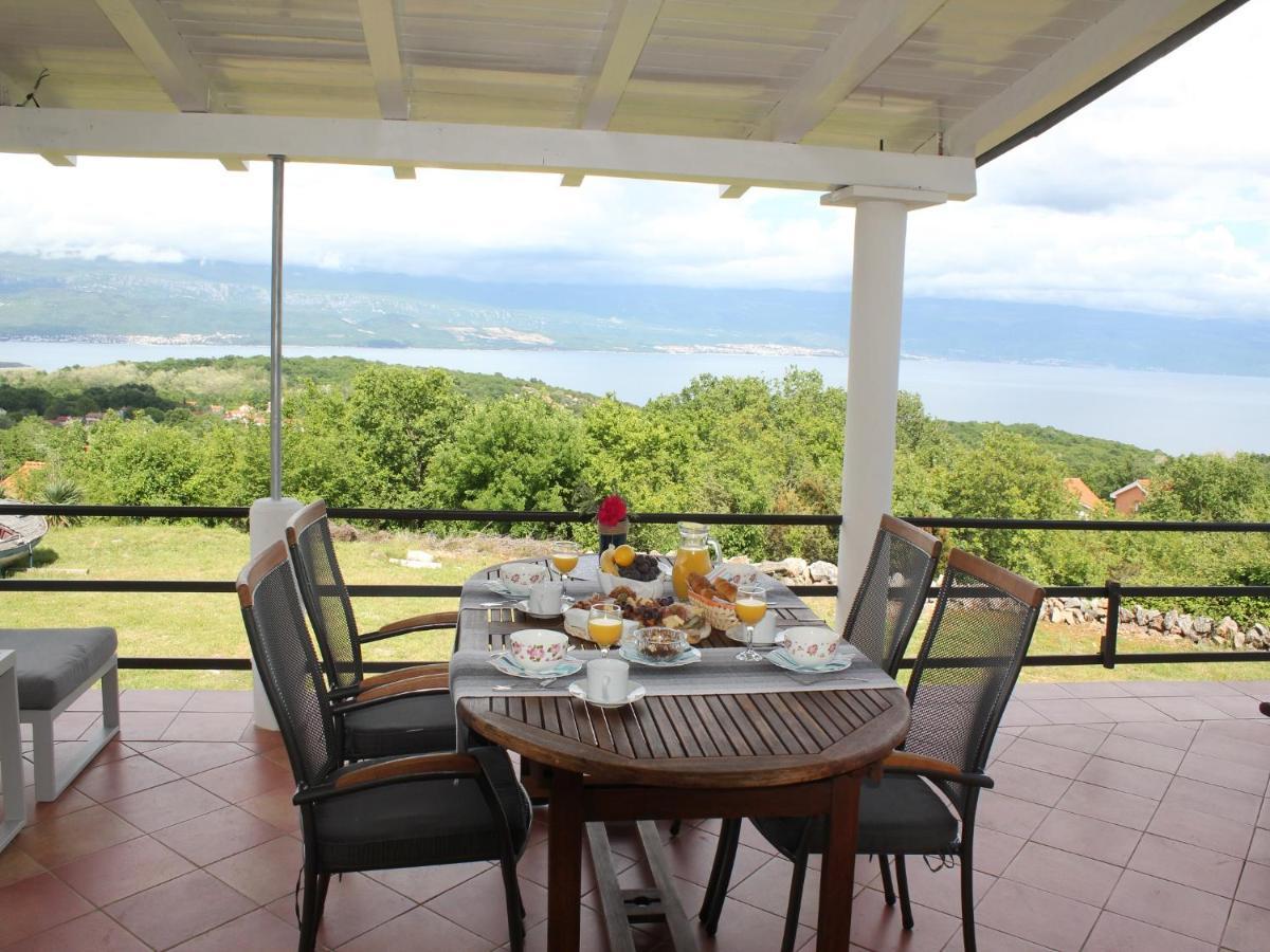 Holiday Home With Sea View Vrbnik Luaran gambar