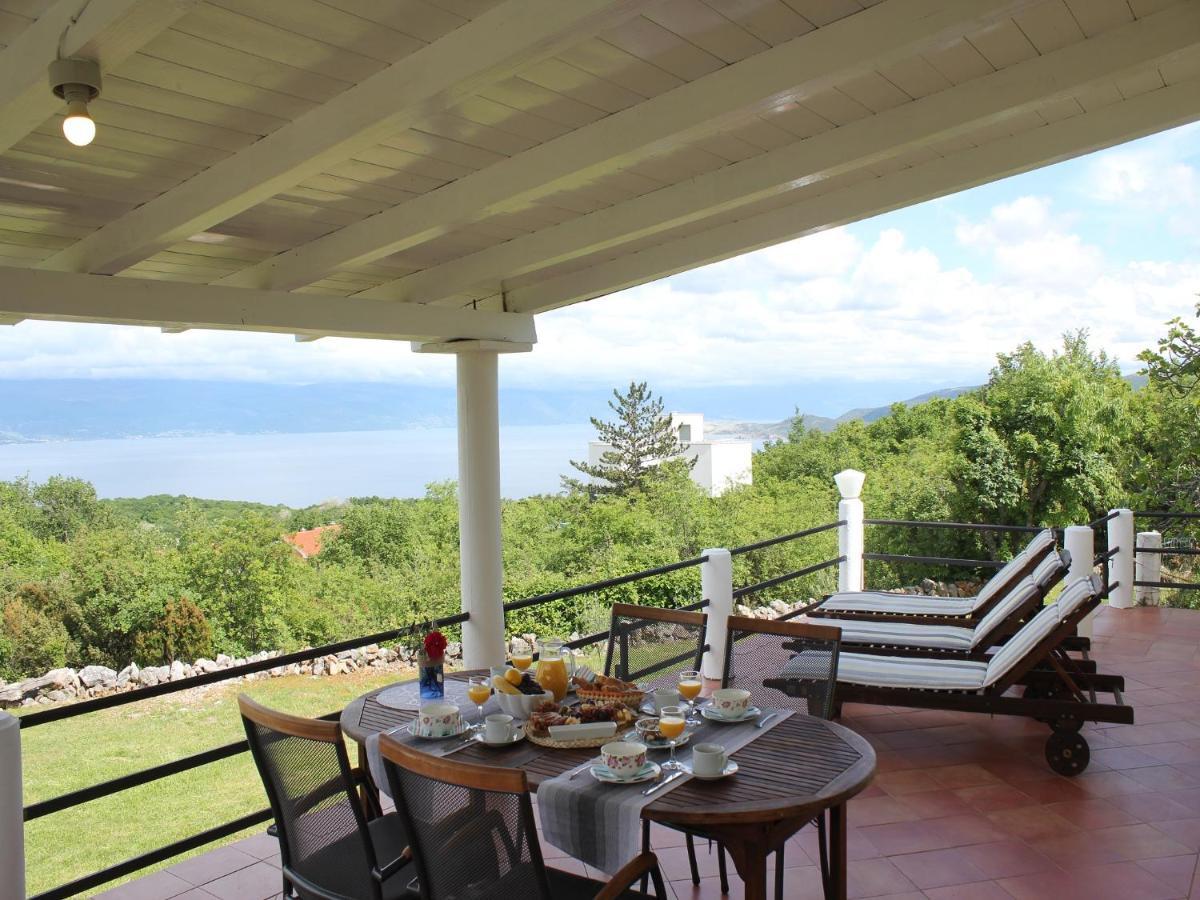 Holiday Home With Sea View Vrbnik Luaran gambar