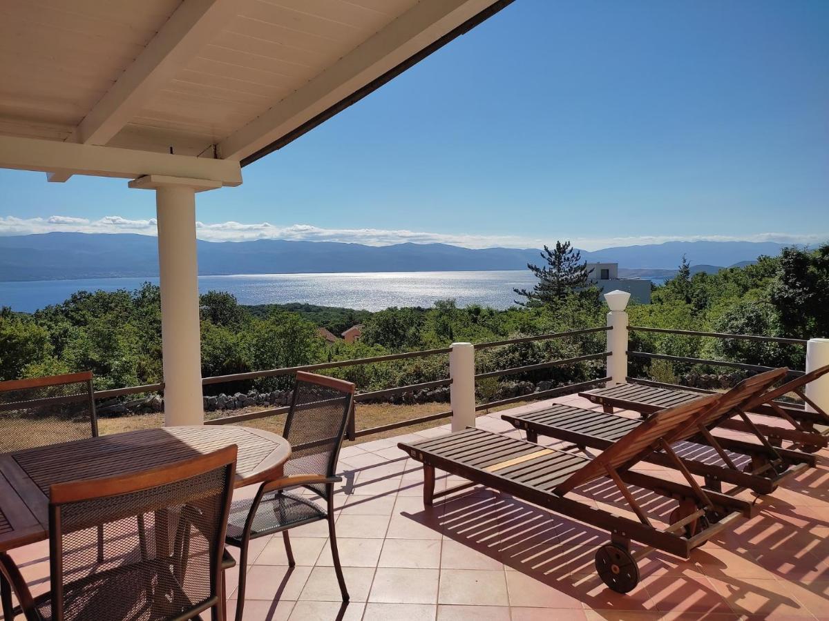 Holiday Home With Sea View Vrbnik Luaran gambar