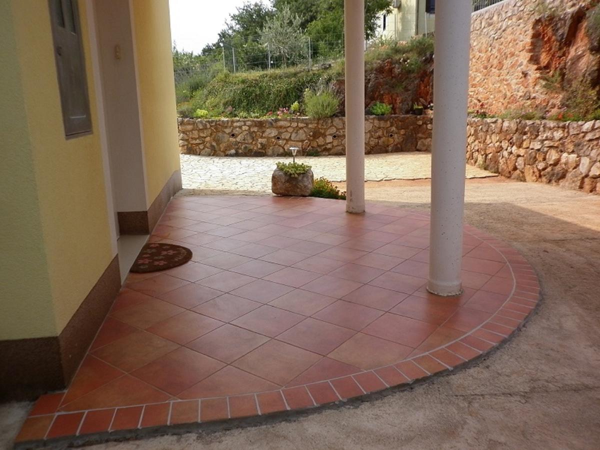 Holiday Home With Sea View Vrbnik Luaran gambar