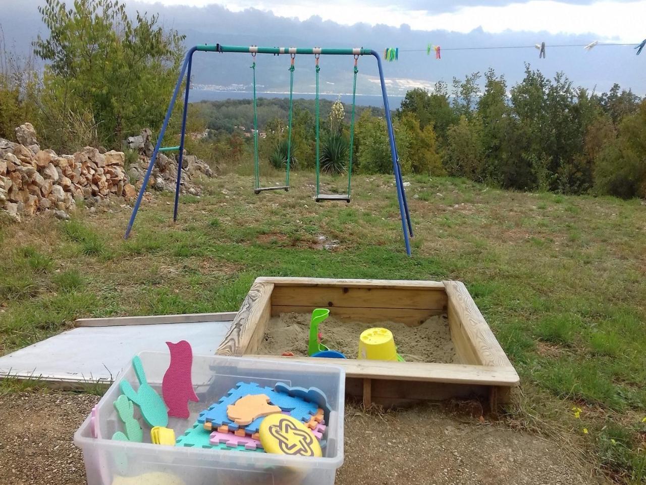 Holiday Home With Sea View Vrbnik Luaran gambar