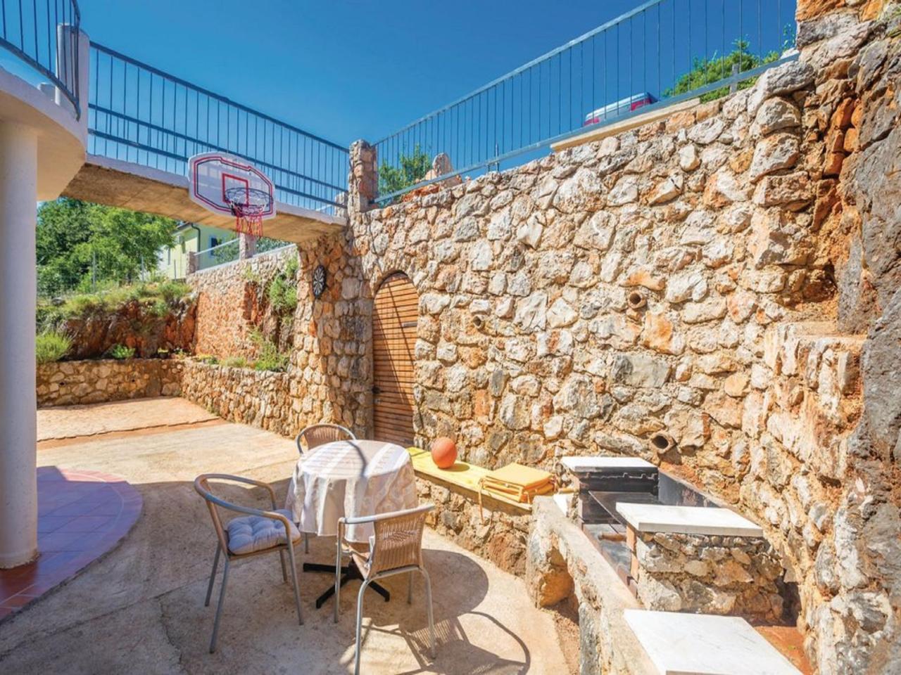 Holiday Home With Sea View Vrbnik Luaran gambar