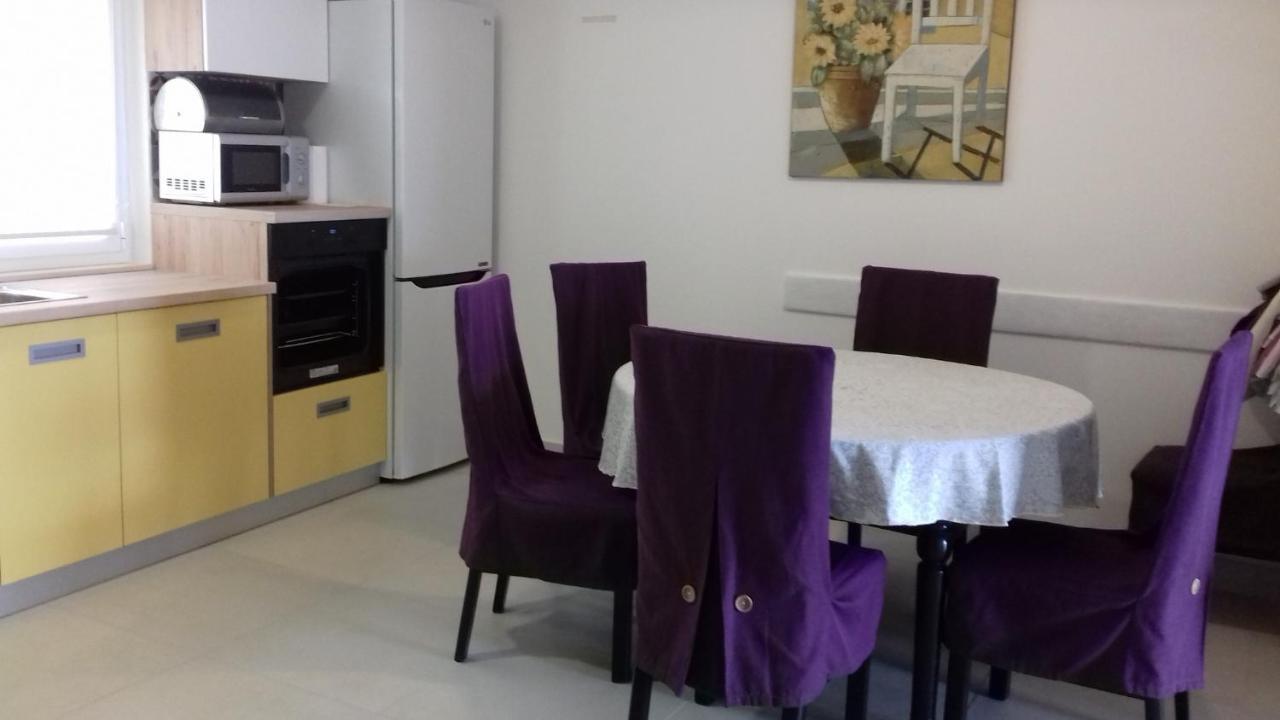 Holiday Home With Sea View Vrbnik Luaran gambar