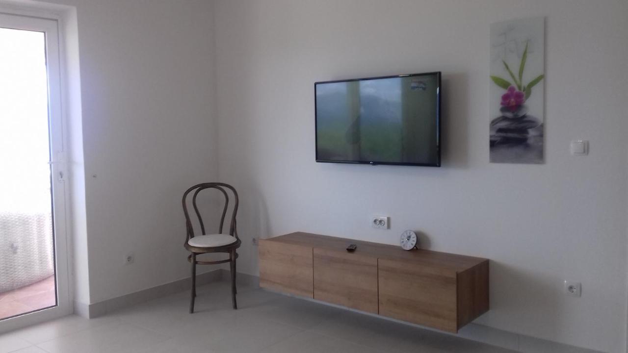 Holiday Home With Sea View Vrbnik Luaran gambar